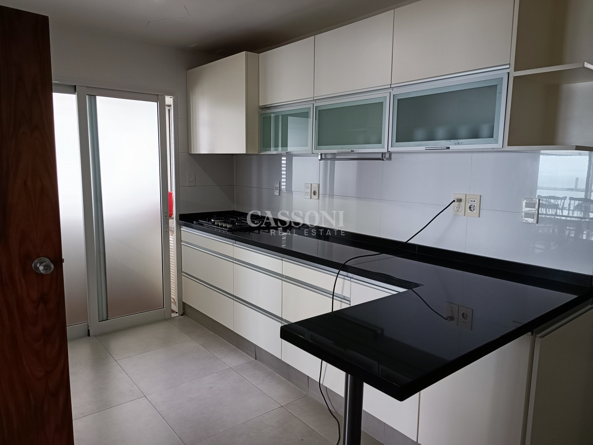 Apartamento ID.638 - Venta Apartamento 3 Dormitorios y Dependencia, Playa Mansa, Punta del Este