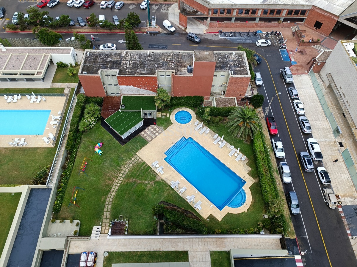 Apartamento ID.638 - Venta Apartamento 3 Dormitorios y Dependencia, Playa Mansa, Punta del Este