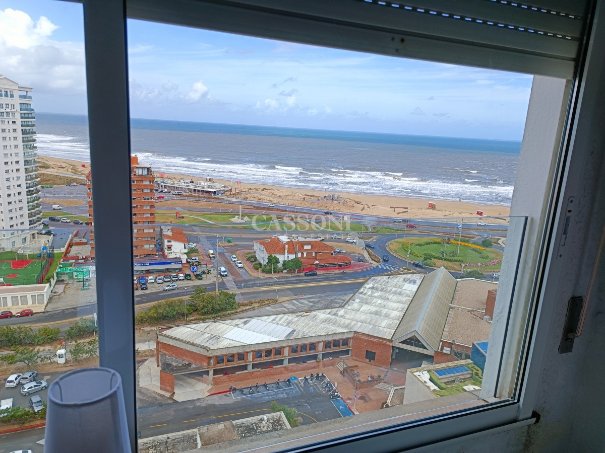 Apartamento ID.638 - Venta Apartamento 3 Dormitorios y Dependencia, Playa Mansa, Punta del Este