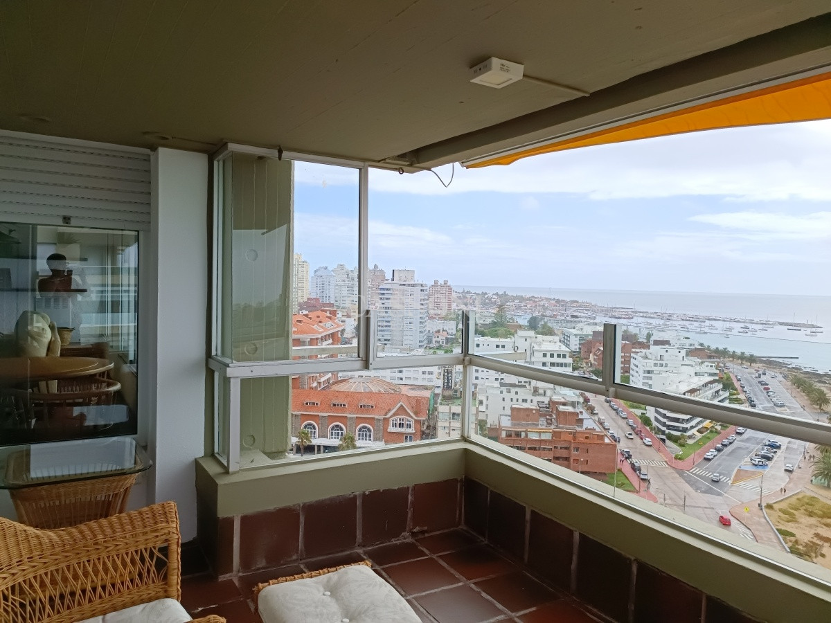 Apartamento ID.638 - Venta Apartamento 3 Dormitorios y Dependencia, Playa Mansa, Punta del Este