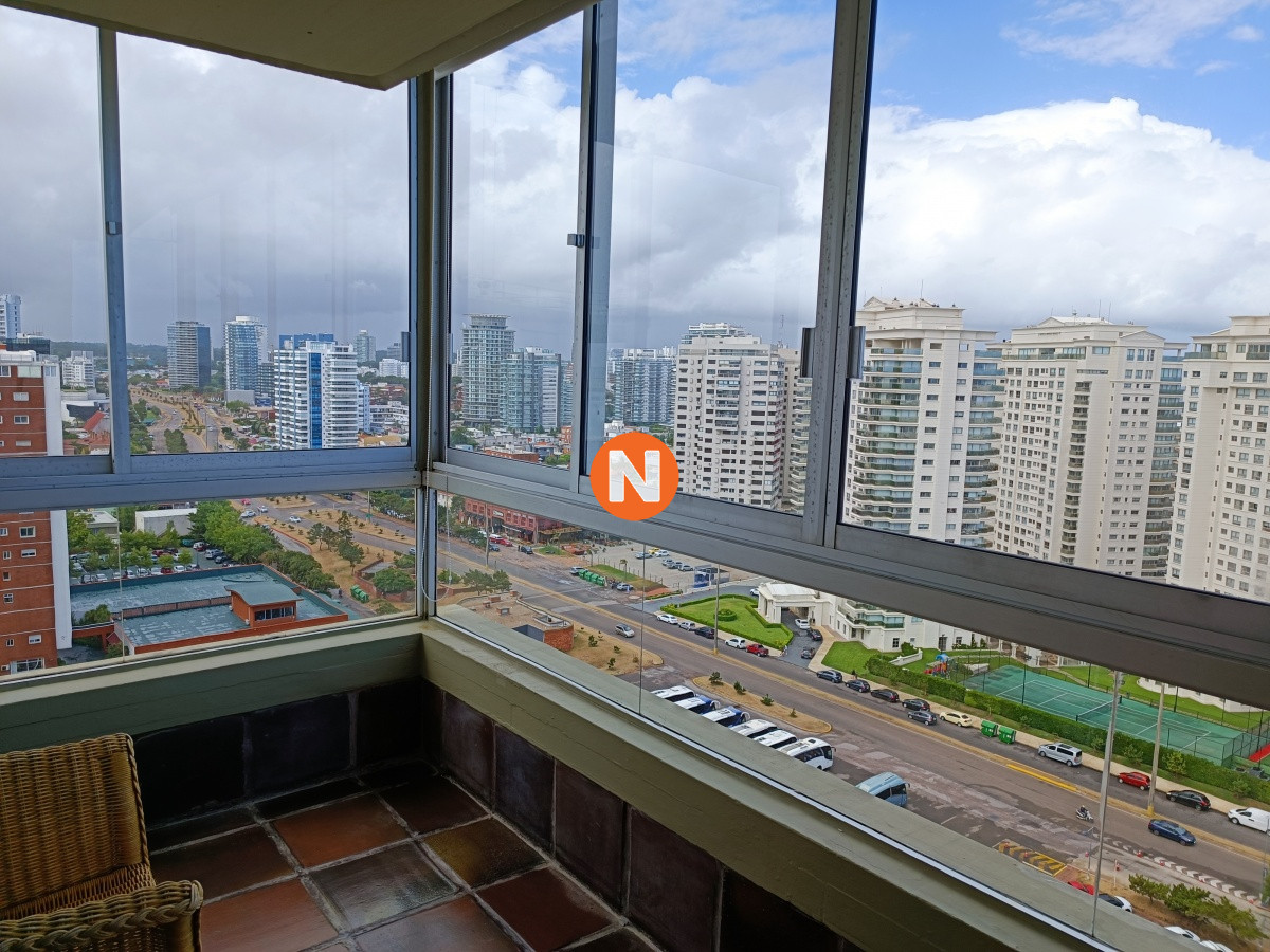 Apartamento Ref.217282 - Venta Apartamento 3 Dormitorios y Dependencia, Playa Mansa, Punta del Este