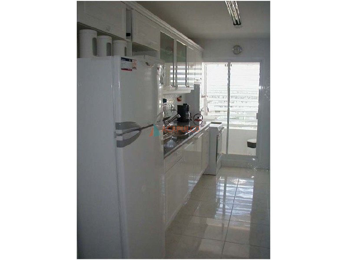 Apartamento Ref.3787/js/flexslider/js/prettyphoto/img/favicon.png - Venta Apartamento 3 Dormitorios, Playa Mansa, Punta del Este