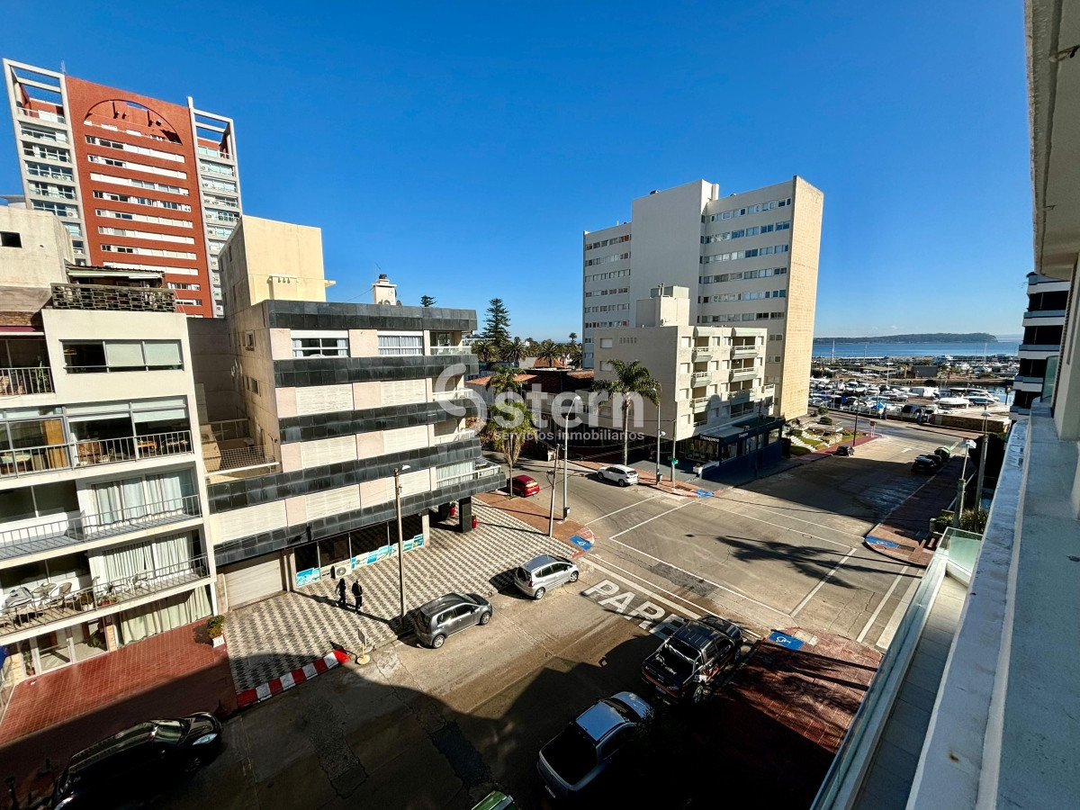 1 dormitorio con terraza y garage a pasos del Puerto!
