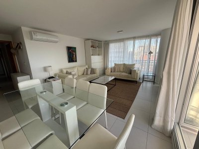 Apartamento 3 Dormitorios. Cerca de todo.