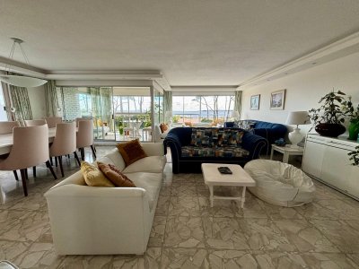 Apartamento en venta primera linea, Playa Mansa!