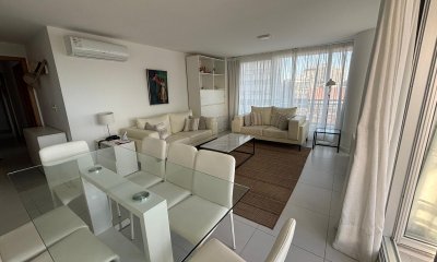 Apartamento 3 Dormitorios. Cerca de todo.