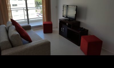 En Venta y alquiler anual con buena orientación apartamento de 1 dormitorio en Punta del Este