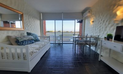 Apartamento de 1 dormitorio. Playa Brava. Vista al mar