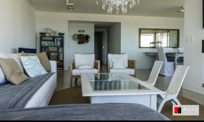 Venta Apartamento 3 Dormitorios, Playa Mansa Punta del Este