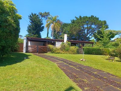 Casa 4 Dormitorios, Playa Mansa, Punta del Este! a metros del mar!