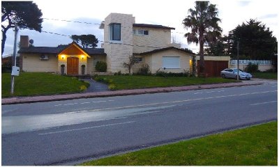 Casa en venta Playa Mansa 4 dormitorios