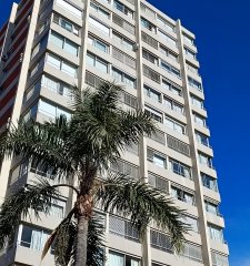 Apartamento en Península! Excelente vista a la Playa Brava!