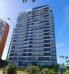 Apartamento 3 Dormitorios, Playa Mansa, Primera línea