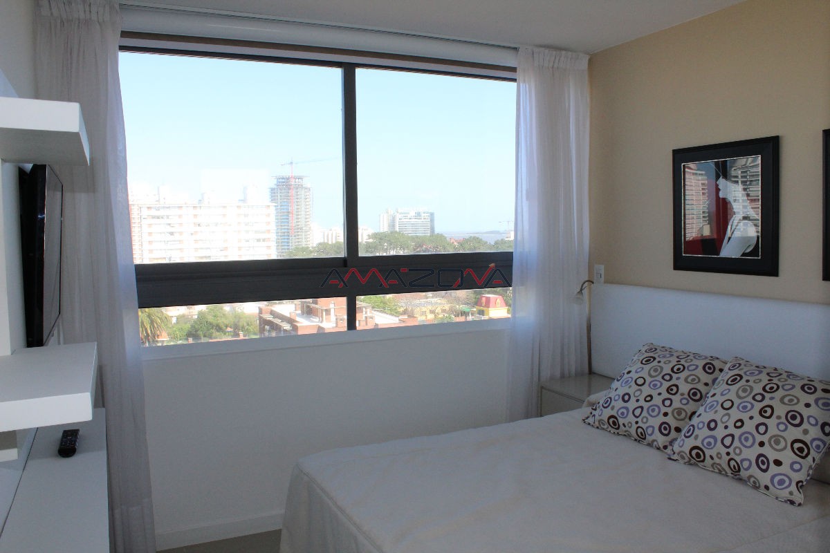 Apartamento ID.5083 - Apto 2 dorm, esquinero, 2 baños y balcón piso medio