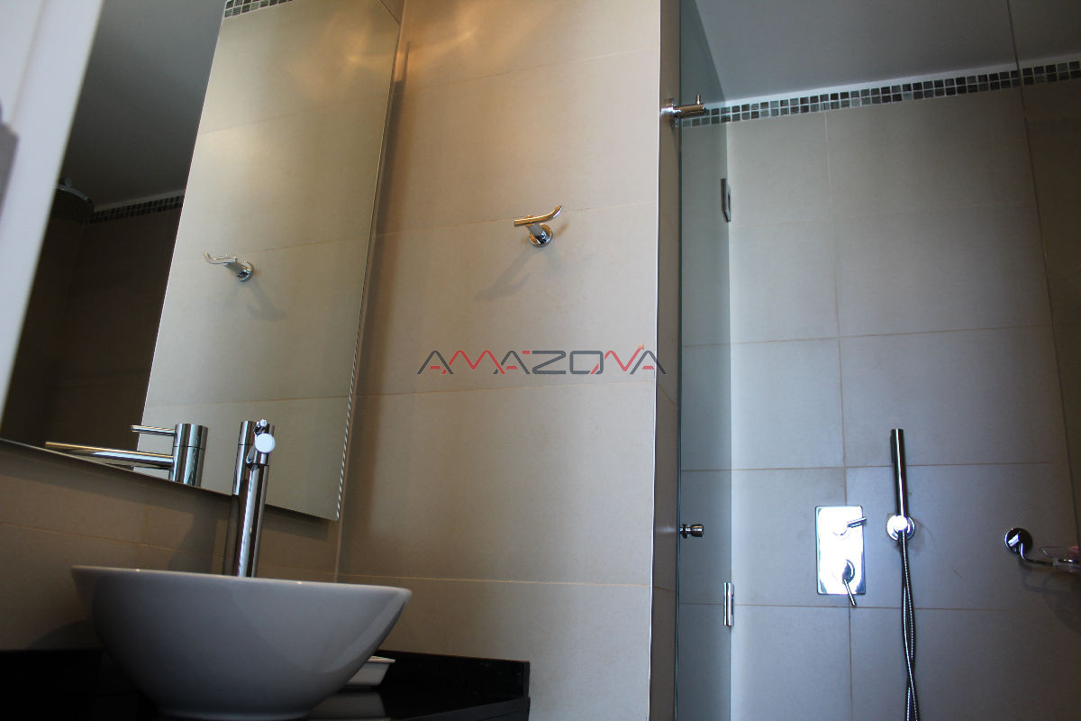 Apartamento ID.5083 - Apto 2 dorm, esquinero, 2 baños y balcón piso medio