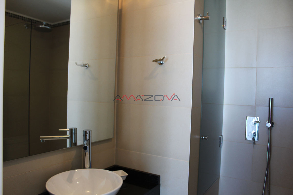 Apartamento ID.5083 - Apto 2 dorm, esquinero, 2 baños y balcón piso medio