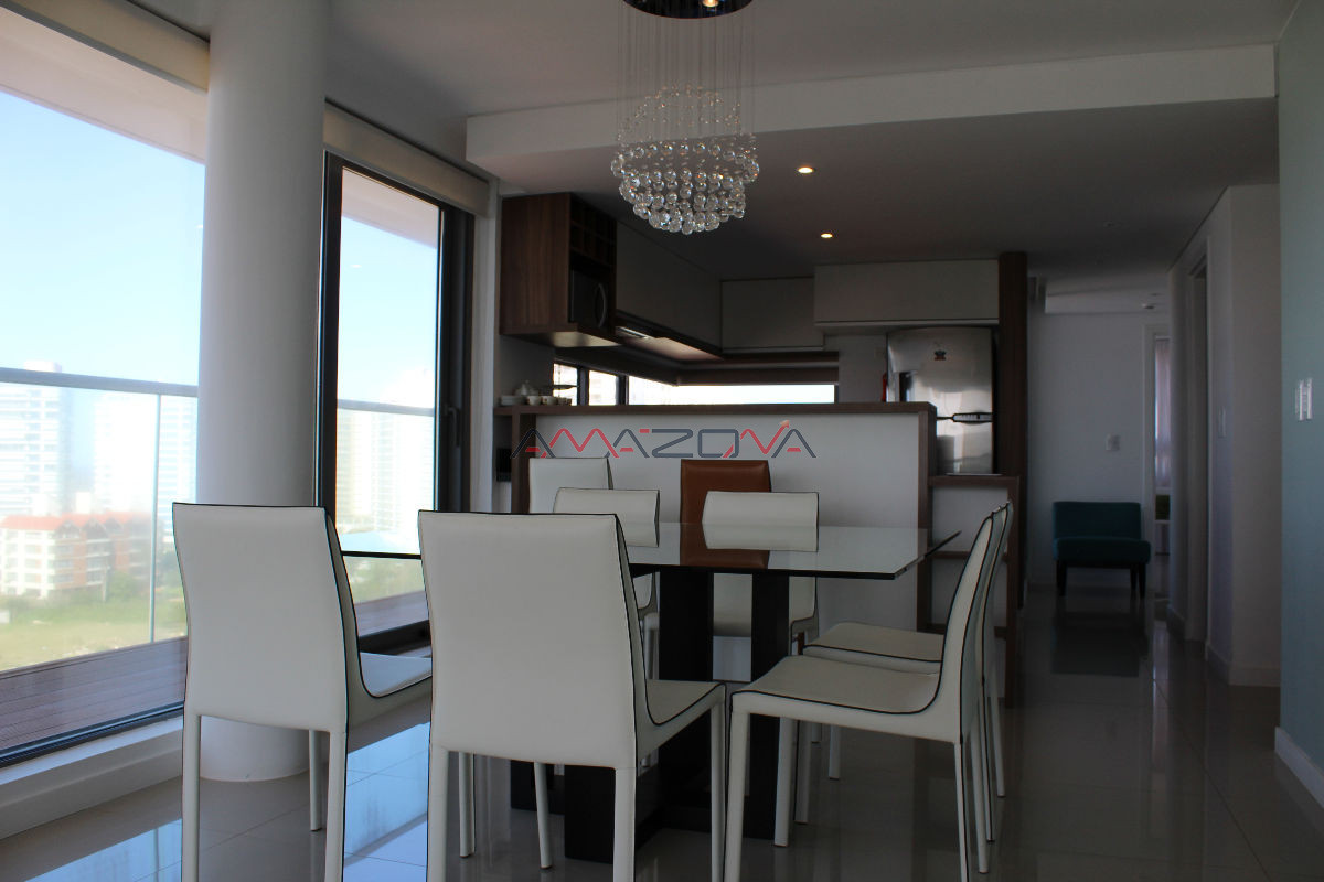 Apartamento ID.5083 - Apto 2 dorm, esquinero, 2 baños y balcón piso medio