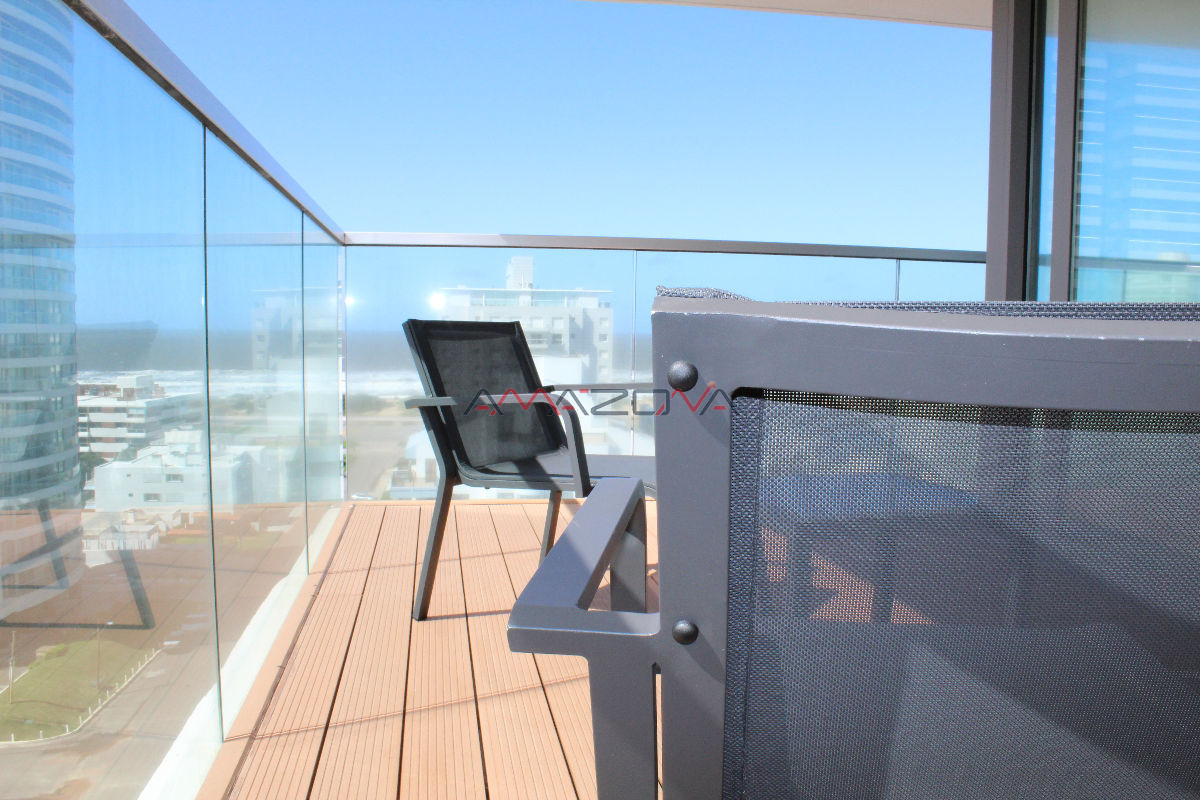 Apartamento ID.5083 - Apto 2 dorm, esquinero, 2 baños y balcón piso medio