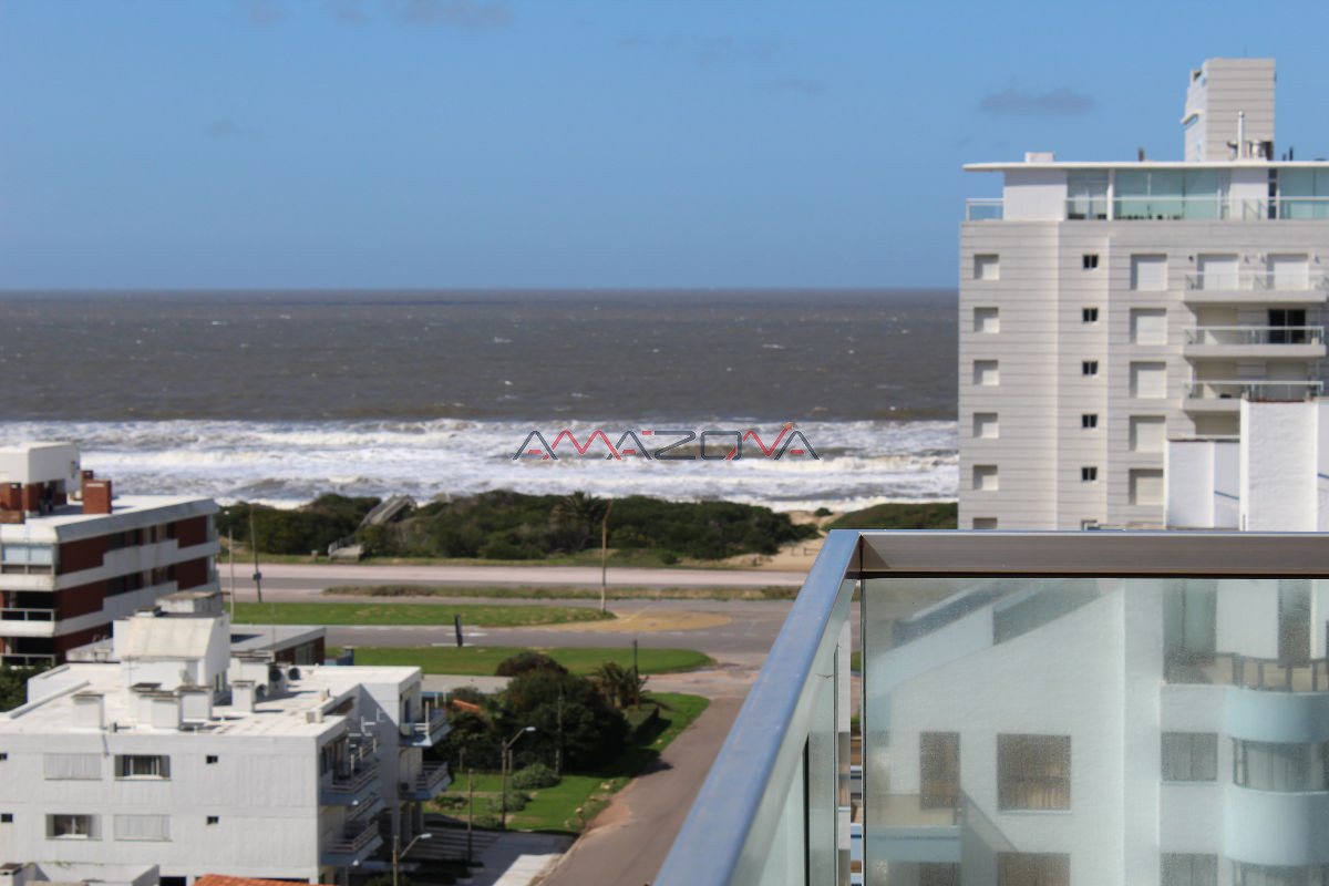 Apartamento ID.5083 - Apto 2 dorm, esquinero, 2 baños y balcón piso medio