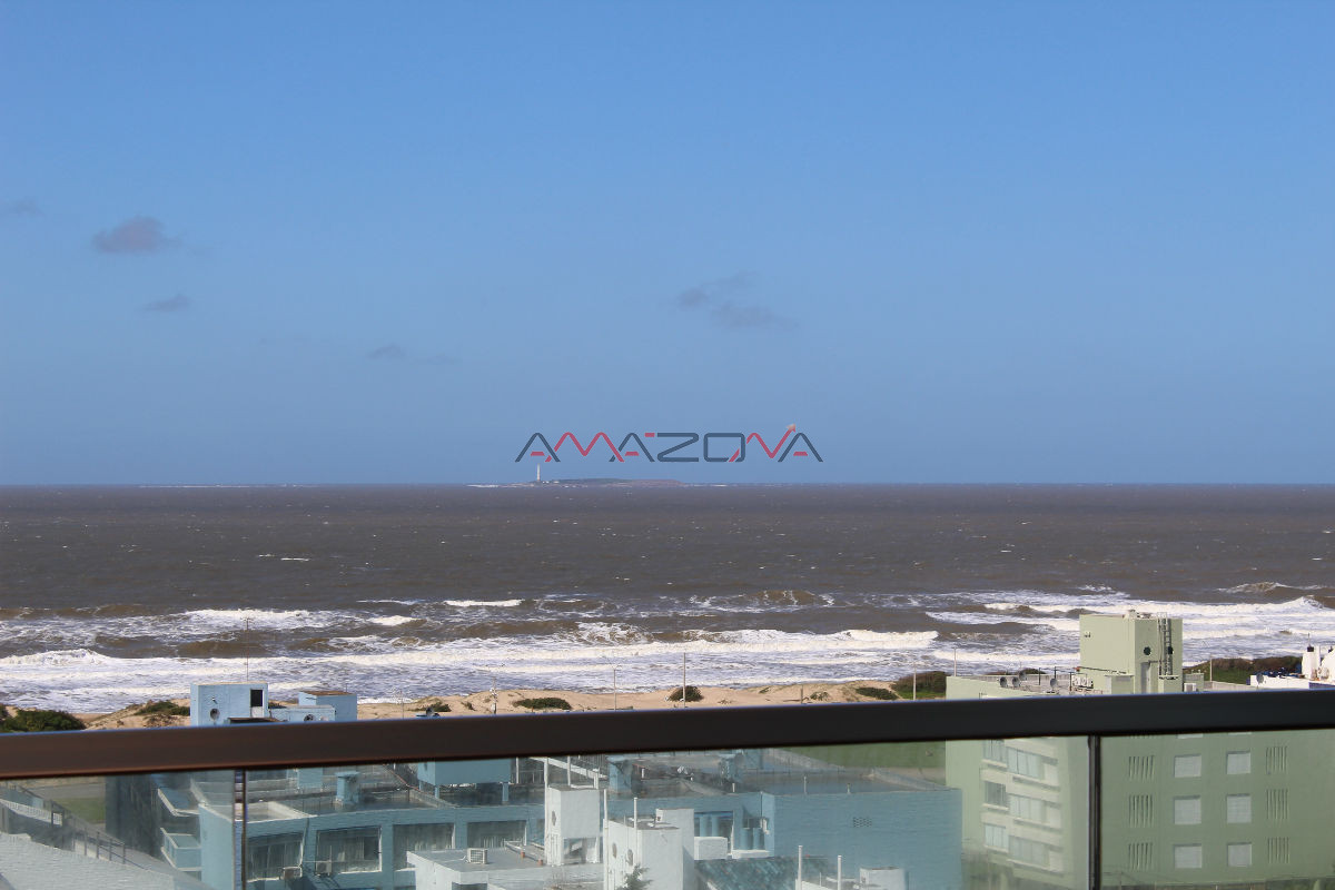 Apartamento ID.5083 - Apto 2 dorm, esquinero, 2 baños y balcón piso medio