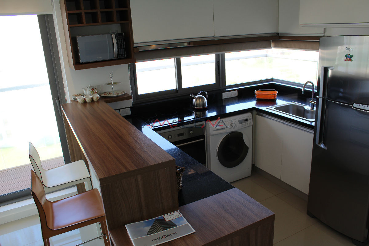 Apartamento ID.5083 - Apto 2 dorm, esquinero, 2 baños y balcón piso medio
