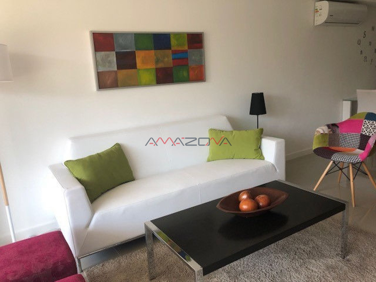 Apartamento ID.5025 - Apto 2 dorm, central, 2 baños y balcón piso bajo. 
