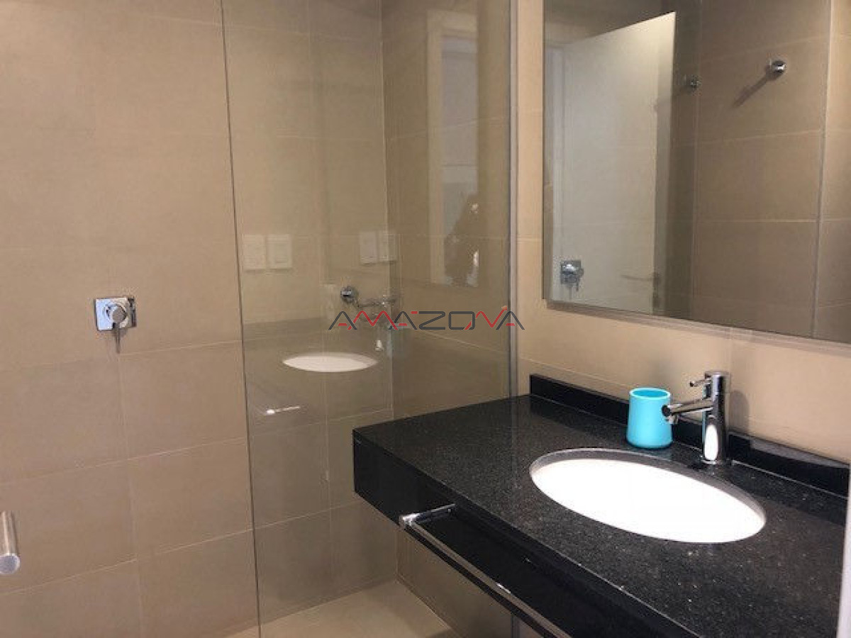 Apartamento ID.5025 - Apto 2 dorm, central, 2 baños y balcón piso bajo. 