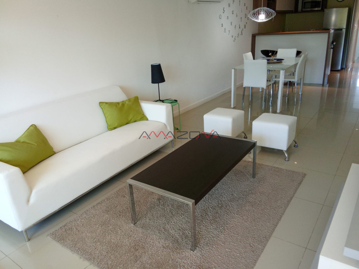 Apartamento ID.5025 - Apto 2 dorm, central, 2 baños y balcón piso bajo. 