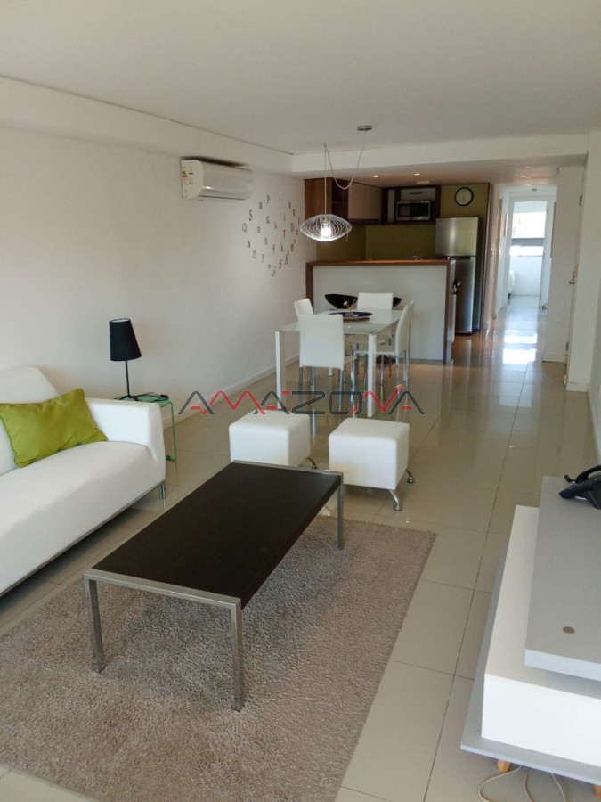 Apartamento ID.5025 - Apto 2 dorm, central, 2 baños y balcón piso bajo. 