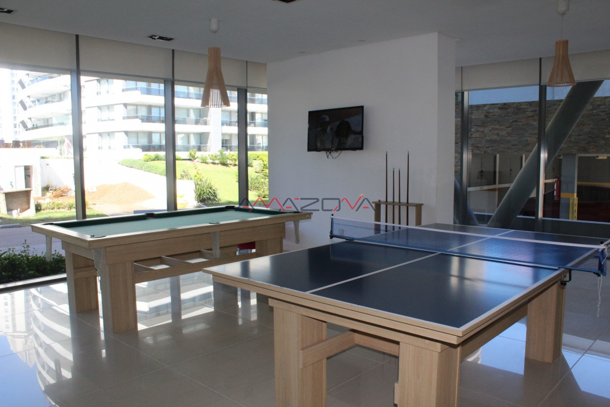 Apartamento ID.5025 - Apto 2 dorm, central, 2 baños y balcón piso bajo. 