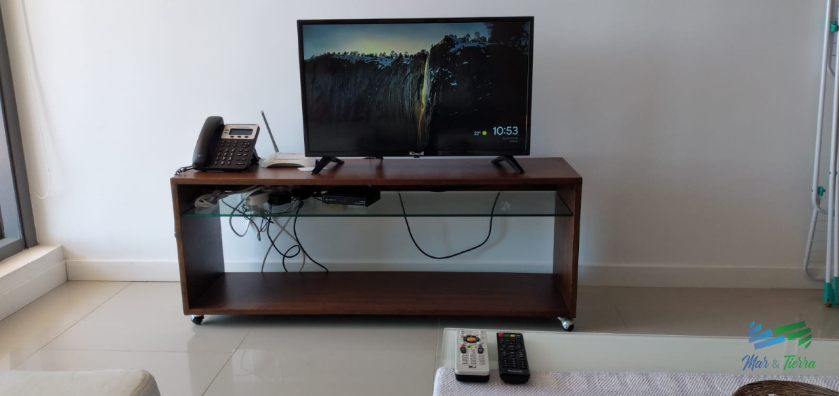 Apartamento ID.3427 - Apto 2 dorm, central, 2 baños y balcón piso alto. 