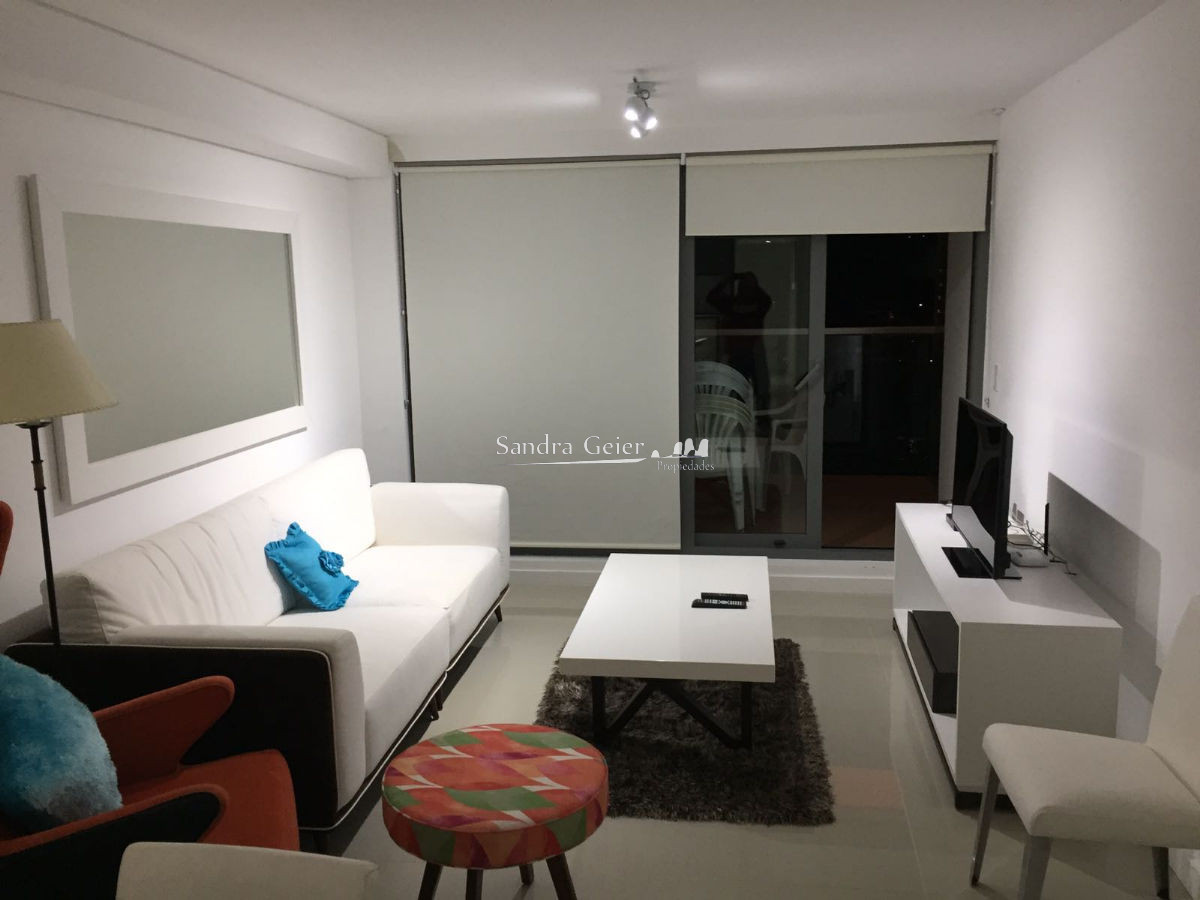 Apartamento ID.1790 - Apto 2 dorm, 2 baños y balcón.