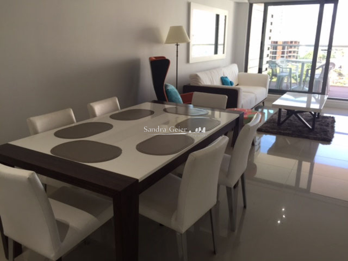 Apartamento ID.1790 - Apto 2 dorm, 2 baños y balcón.