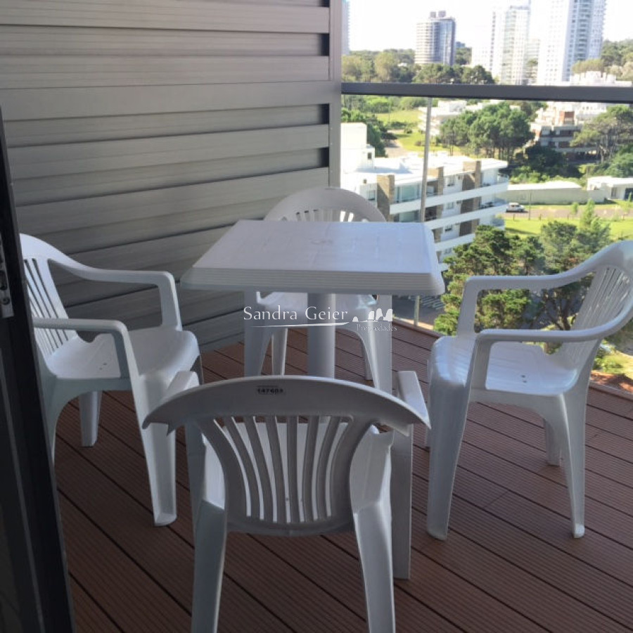 Apartamento ID.1790 - Apto 2 dorm, 2 baños y balcón.