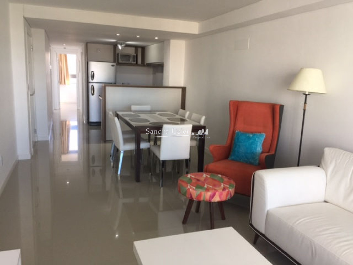Apartamento ID.1790 - Apto 2 dorm, 2 baños y balcón.
