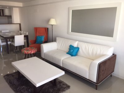 Apartamento ID.1790 - Apto 2 dorm, 2 baños y balcón.