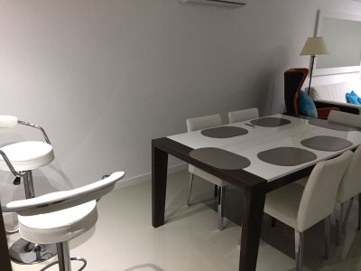 Apartamento ID.1790 - Apto 2 dorm, 2 baños y balcón.
