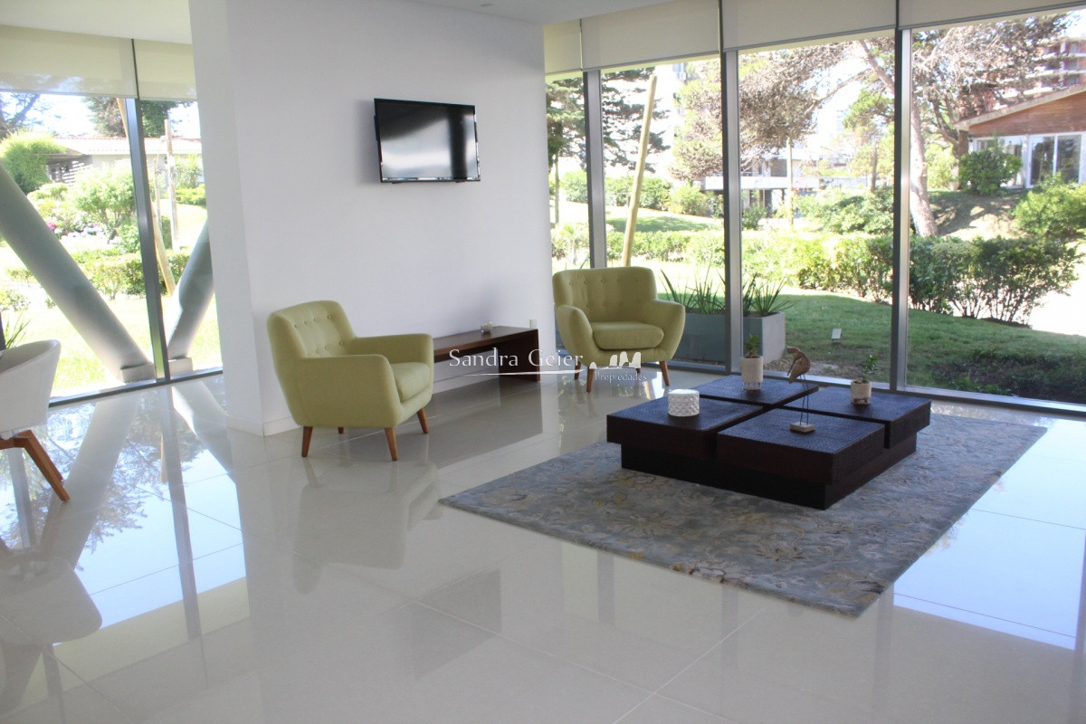 Apartamento ID.2100 - Apto 1 dor. + plus piso alto