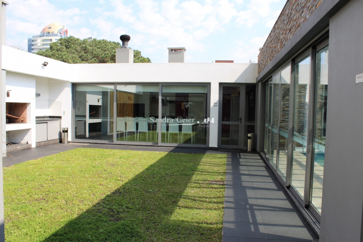 Apartamento ID.2100 - Apto 1 dor. + plus piso alto