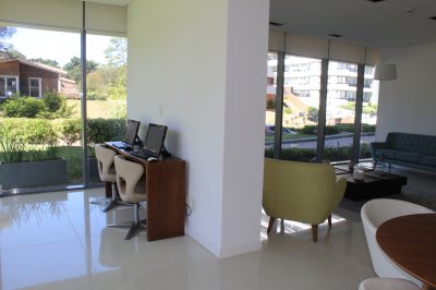 Apartamento ID.2100 - Apto 1 dor. + plus piso alto