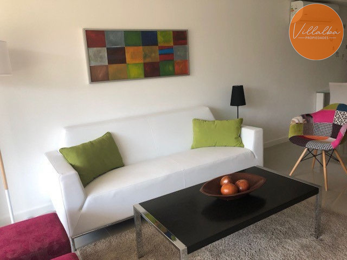 Apartamento ID.1437 - Apto 2 dorm, central, 2 baños y balcón piso bajo. 