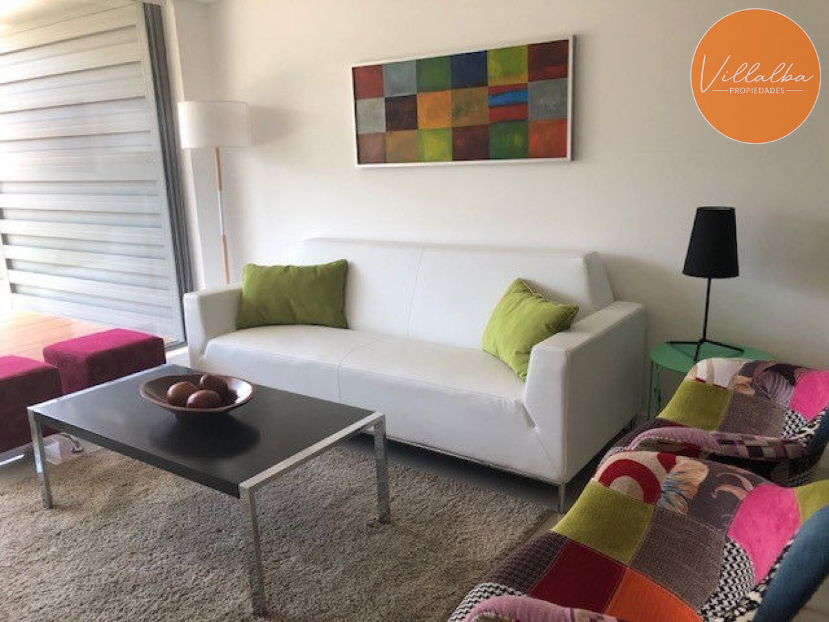 Apartamento ID.1437 - Apto 2 dorm, central, 2 baños y balcón piso bajo. 