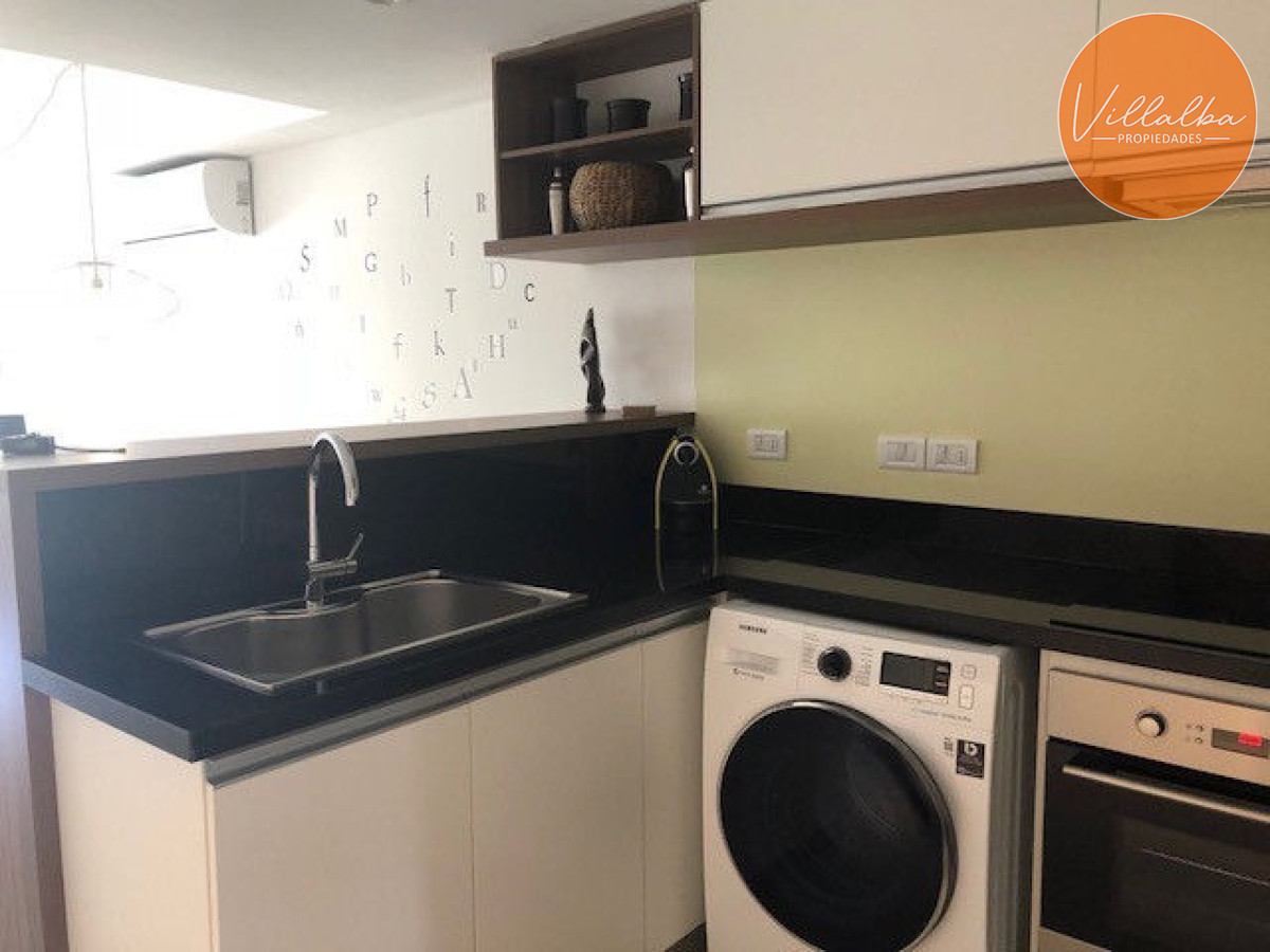 Apartamento ID.1437 - Apto 2 dorm, central, 2 baños y balcón piso bajo. 