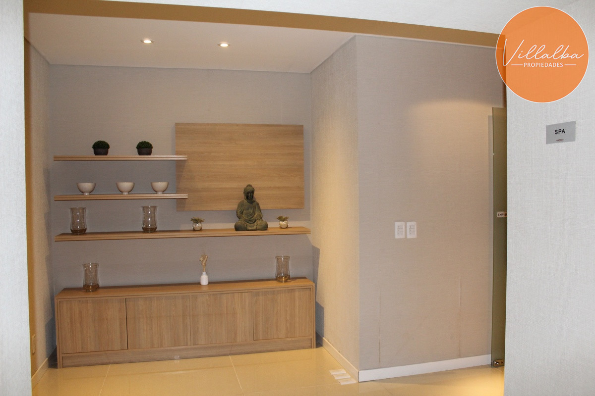 Apartamento ID.1437 - Apto 2 dorm, central, 2 baños y balcón piso bajo. 