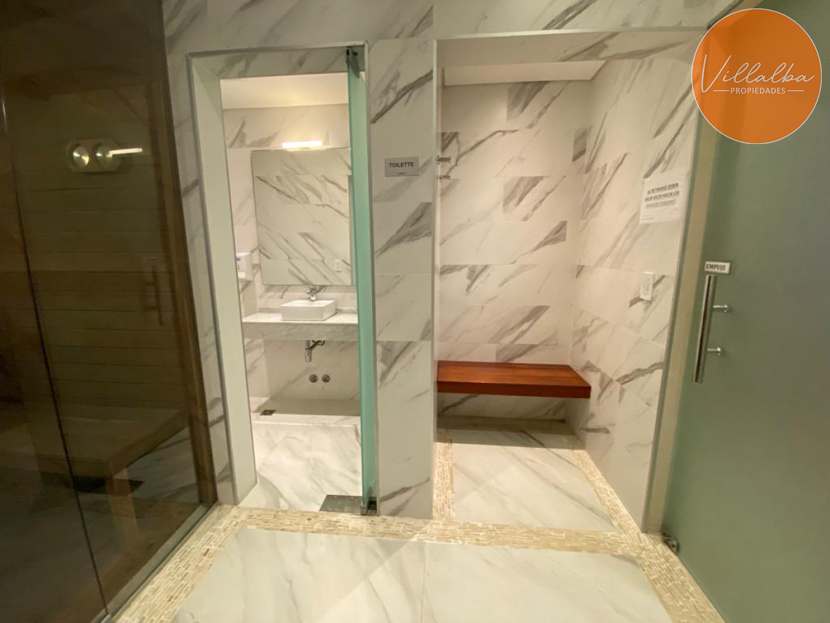 Apartamento ID.1437 - Apto 2 dorm, central, 2 baños y balcón piso bajo. 