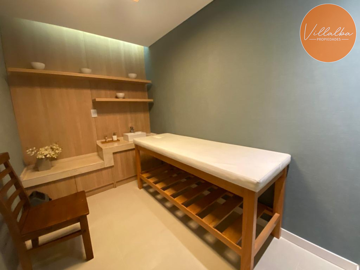 Apartamento ID.1437 - Apto 2 dorm, central, 2 baños y balcón piso bajo. 