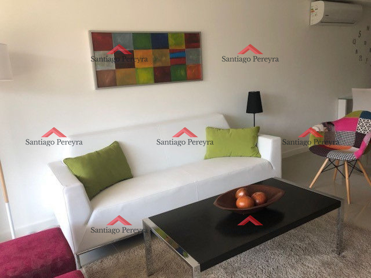 Apartamento ID.13324 - Apto 2 dorm, central, 2 baños y balcón piso bajo. 