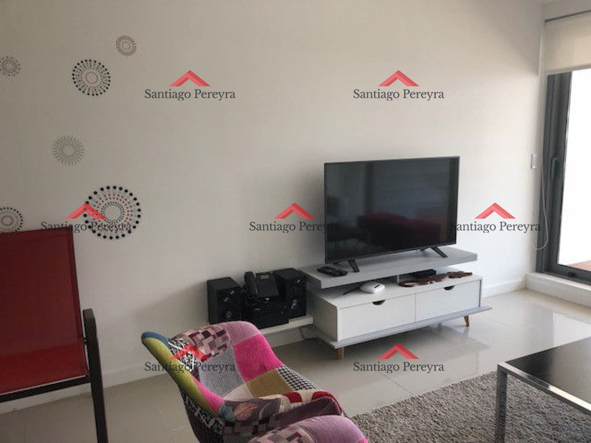 Apartamento ID.13324 - Apto 2 dorm, central, 2 baños y balcón piso bajo. 