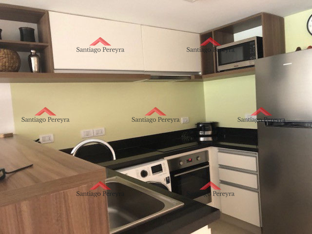 Apartamento ID.13324 - Apto 2 dorm, central, 2 baños y balcón piso bajo. 