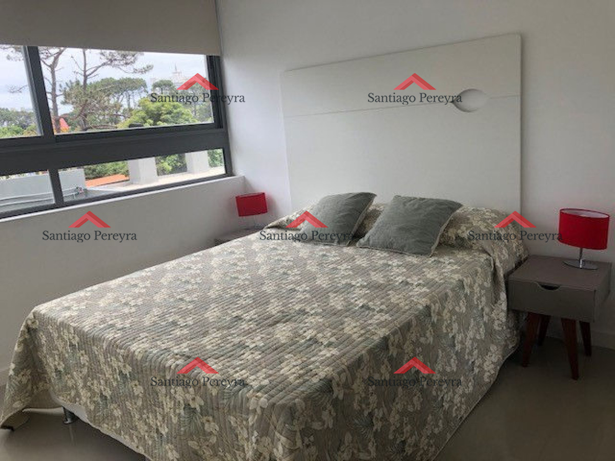 Apartamento ID.13324 - Apto 2 dorm, central, 2 baños y balcón piso bajo. 